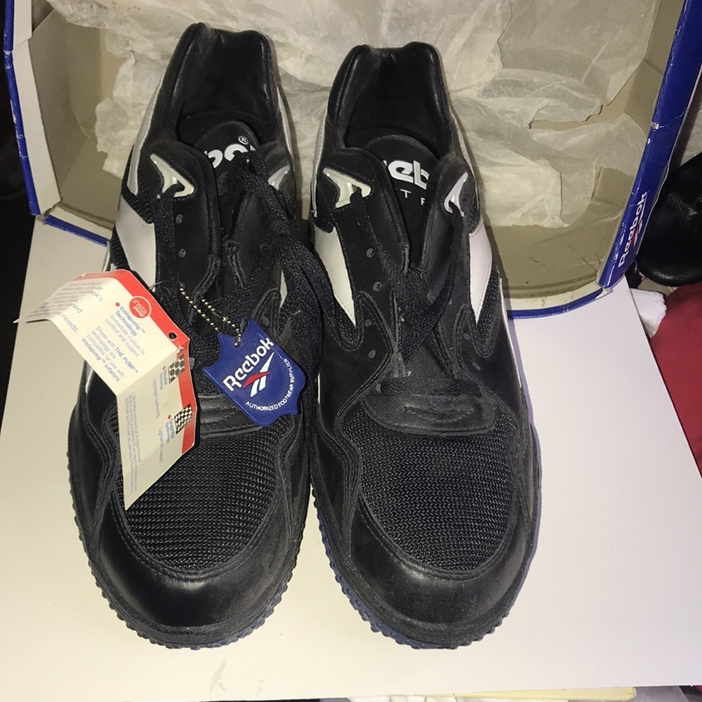 NWT Men’s Reebok Wet Low II Football Sneakers